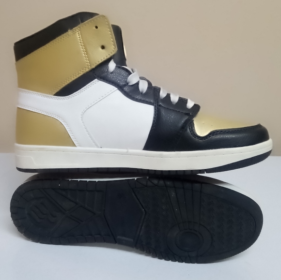 Been sitting in my closet for way too long don't know how to style she was like - Picture 6 of 6